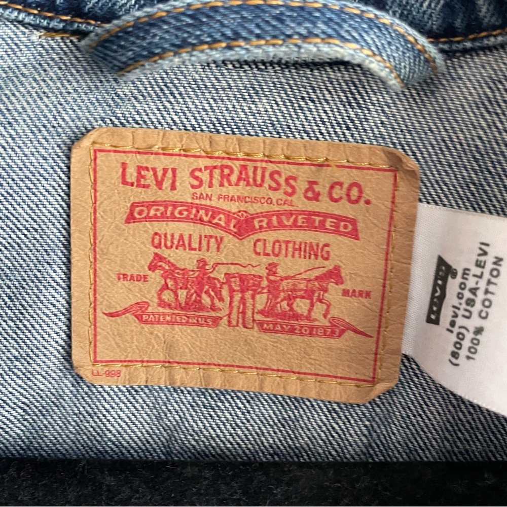 LEVI’S 💙Denim Jacket - Picture 6 of 14